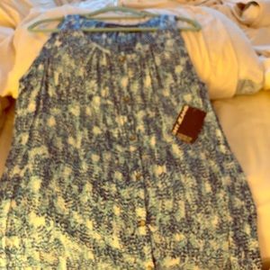 Lightweight top  3/$20 bundle and offer